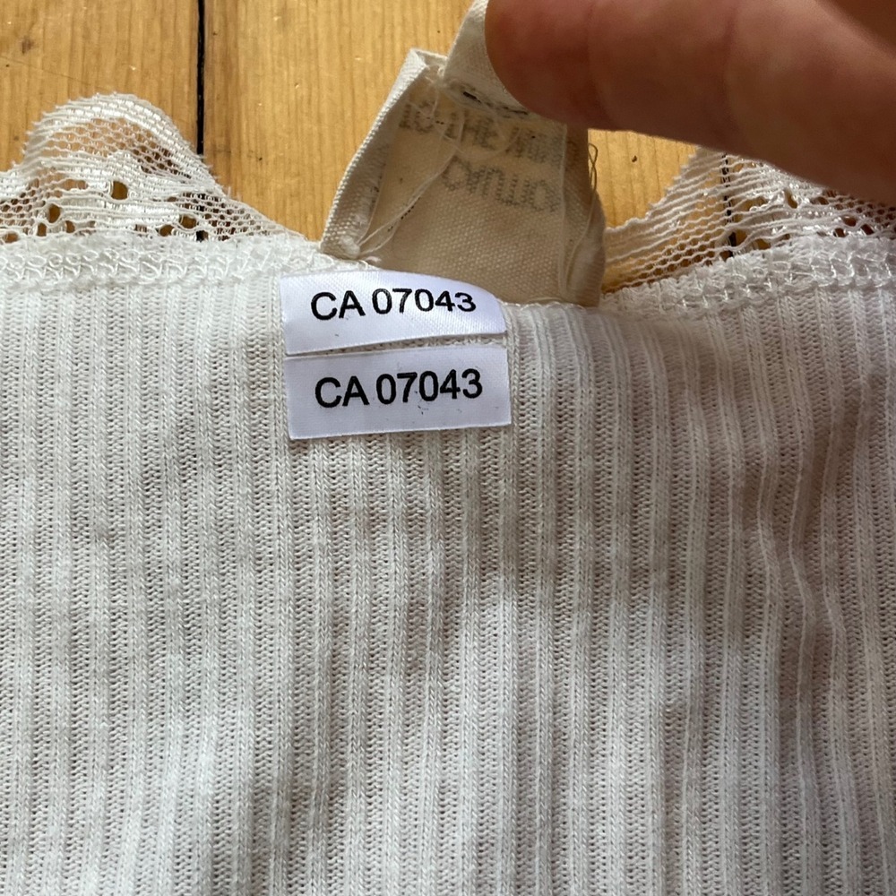 Dainty Caution to the Wind White Lace Trim Ribbed Button Up Short Sleeve Top M - Picture 5 of 6